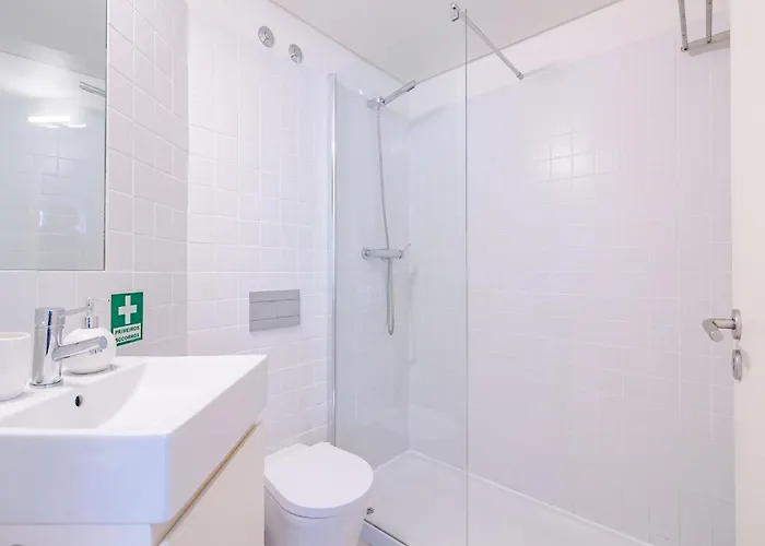 Spacious 2-bedroom Retreat In Porto