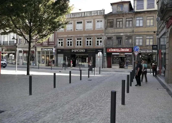 Spacious 2-bedroom Retreat In *