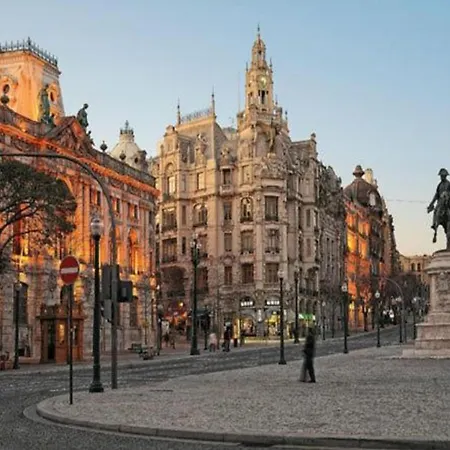 Spacious 2-bedroom Retreat In Porto