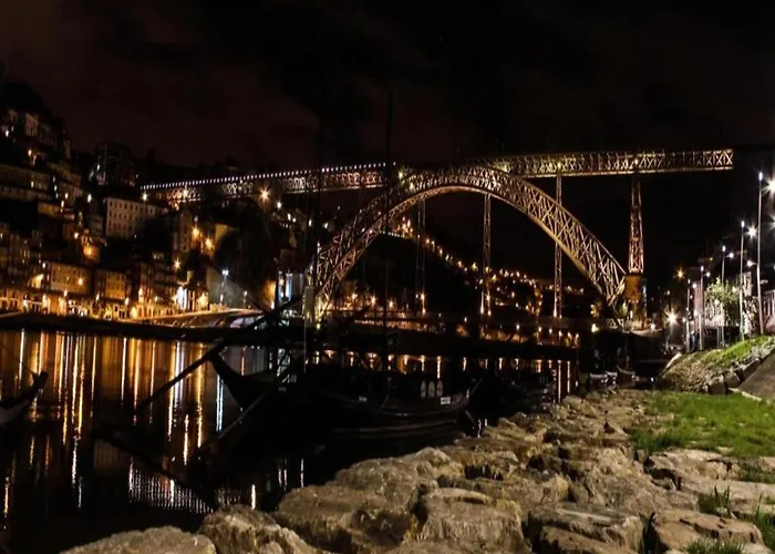 Apartament Spacious 2-bedroom Retreat In *