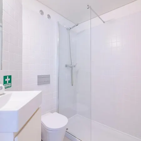 Spacious 2-bedroom Retreat In Porto