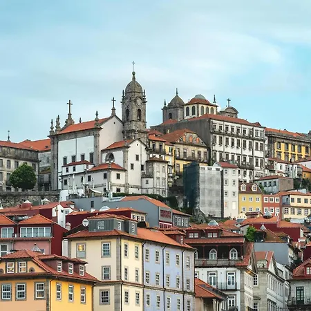 Spacious 2-bedroom Retreat In Apartment Porto