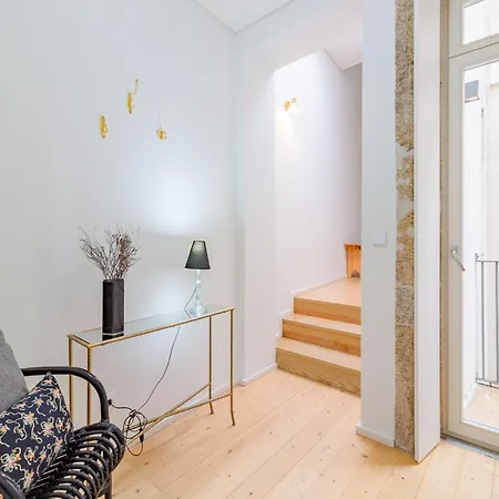 Spacious 2-bedroom Retreat In Apartment Porto