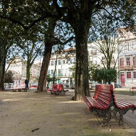 Spacious 2-bedroom Retreat In Apartman