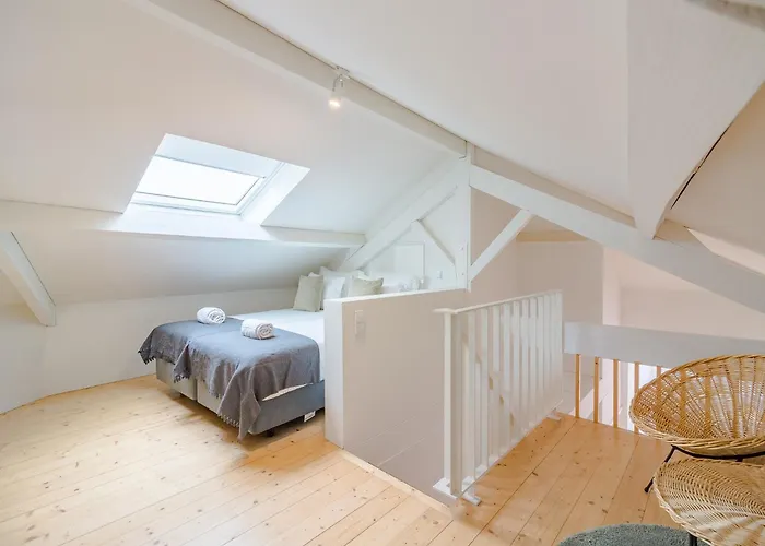 Spacious 2-bedroom Retreat In Oporto