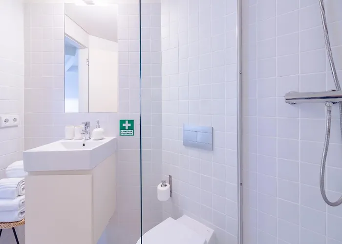 公寓 Spacious 2-bedroom Retreat In *